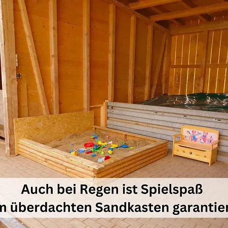 Familienparadies: Indoor-spielplatz, Pool Und Sauna Für 18 Personen
