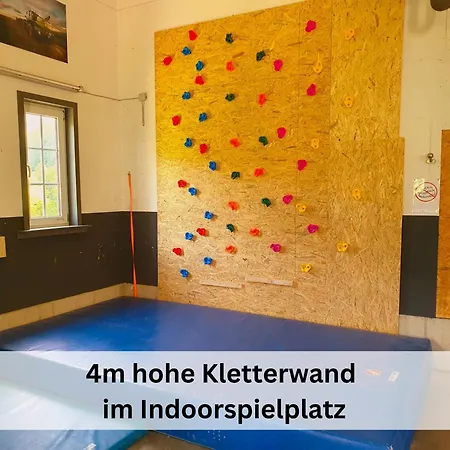 Familienparadies: Indoor-spielplatz, Pool Und Sauna Für 18 Personen Ferienhaus
